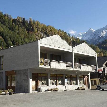 Auberge Des Charmettes Bourg Saint Pierre Bagian luar foto